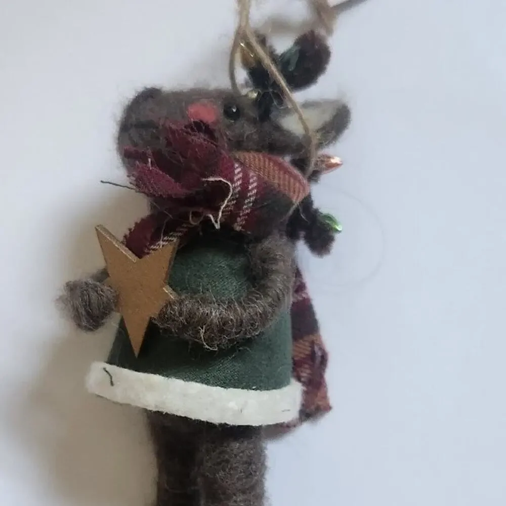 Anthropologie Christmas mouse felt with star